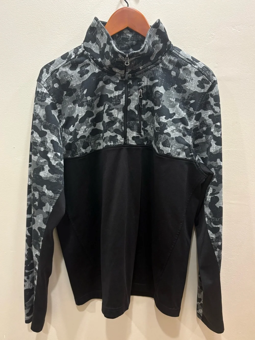 The North Face Men’s Large Camo Quarter Zip Fleece Pullover Black Gray
